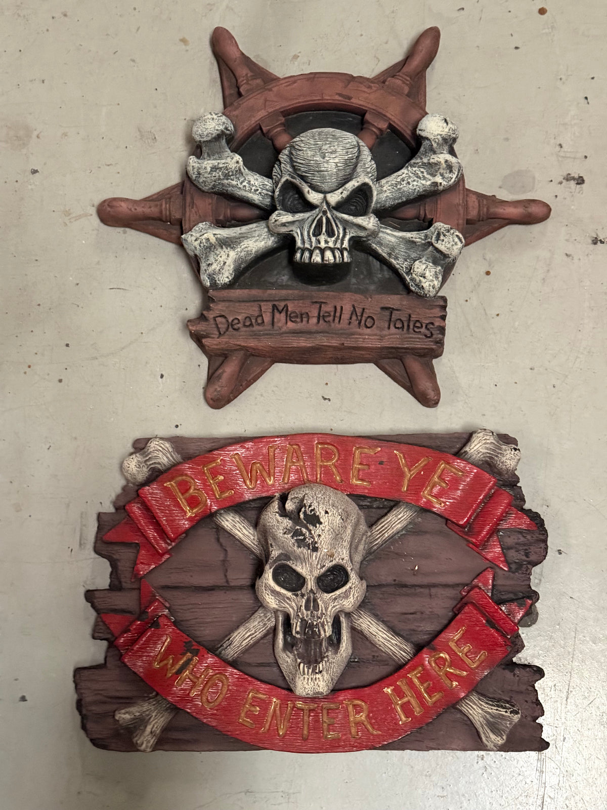 2 Pirate Signs