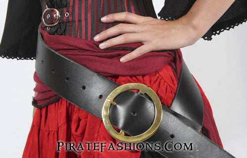Lady Buccaneer Belt Black with Brass in Use